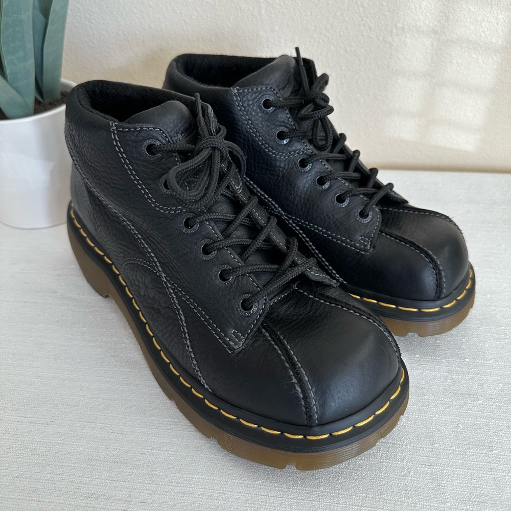 New Dr. Martens Vintage Black Leather Floral Embossed Platform Boots Womens 10